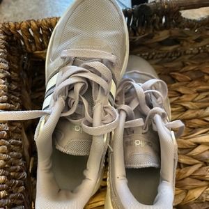 Adidas tennis shoes, gray women’s size 6 1/2